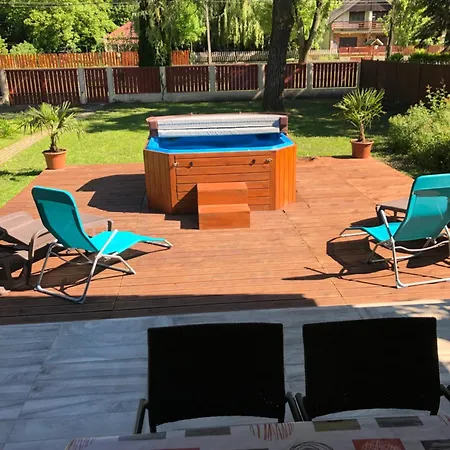 Tieffapartmanhaz באלאטונסארסו