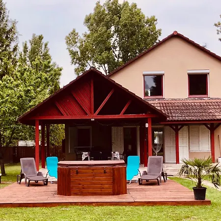 Tieffapartmanhaz Ferienhaus *