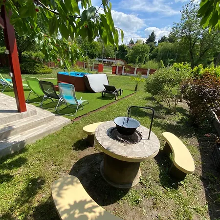 Tieffapartmanhaz Ferienhaus *