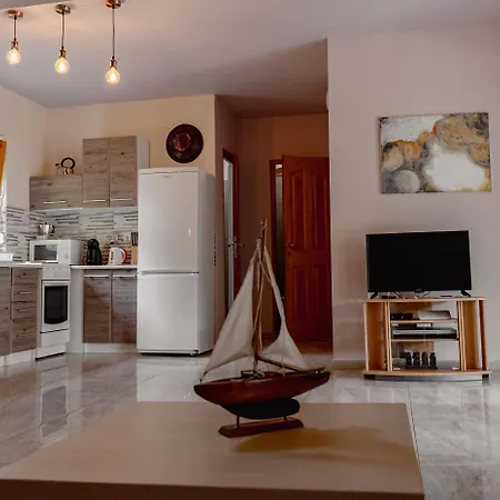 Tieffapartmanhaz Ferienhaus *