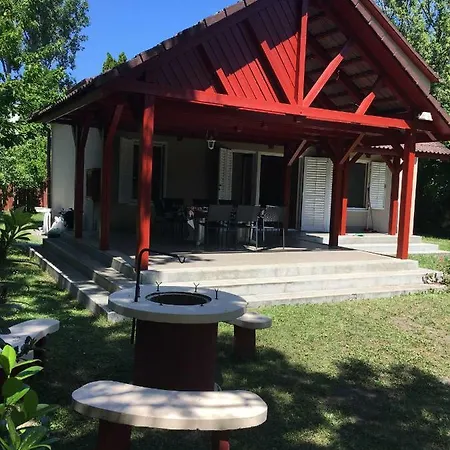 בית נופש Tieffapartmanhaz