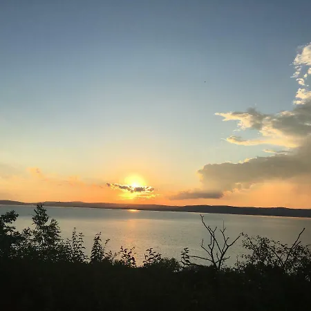 Tieffapartmanhaz Ferienhaus Balatonszarszo